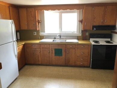 81 Railroad St, Lawrence, MA 01841 - photo 6