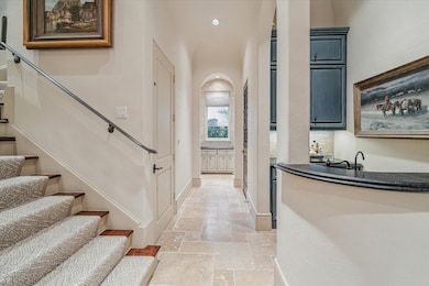 Sophisticated and functional, this
elegant wet ba