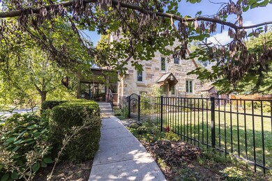 82 Montrose 4725