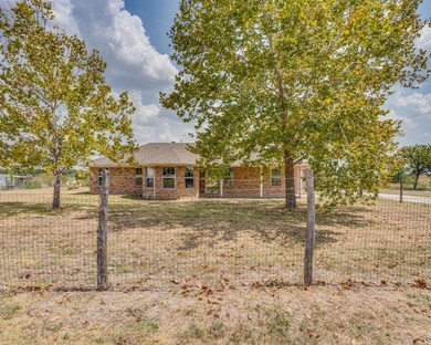 833 Isom Rd, Ennis, TX 75119 - photo 2