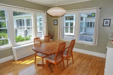 light bright dining area w hardwood...