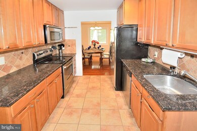9522 Stevebrook Rd, Fairfax, VA 22032 - photo 7