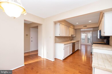 14 Regency Ct, Marlton, NJ 08053 - photo 4