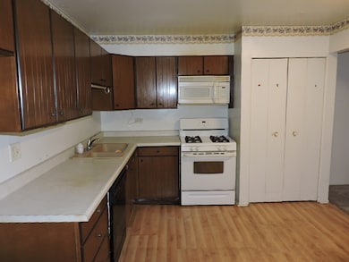 10015 Beverly Dr unit 105, Skokie, IL 60076 - photo 7