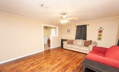 222 E Coombs St, Alvin, TX 77511 - photo 7