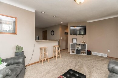 186 15th Ave SW, Cedar Rapids, IA 52404 - photo 3