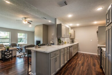 4219 Lucian Ln, Friendswood, TX 77546 - photo 4