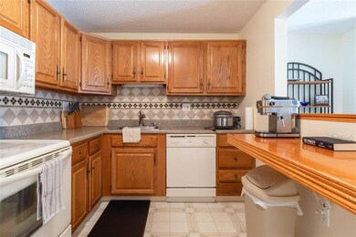 11 Bartemus Trail unit U205, Nashua, NH 03063 - photo 7