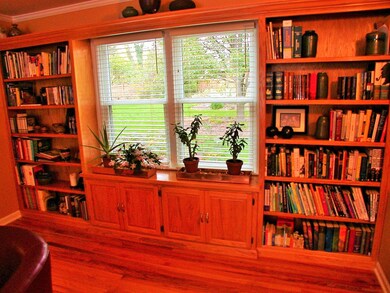 CUSTOM BOOKCASING & CABINETRY