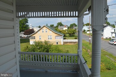 111 N High St, Edinburg, VA 22824 - photo 5