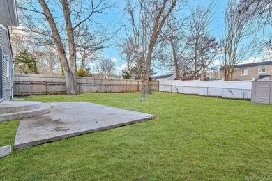 21 John Dr, Farmingville, NY 11738 - photo 4