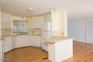 707 Silverthorn - Kitchen 2