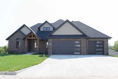 204 N Blarney Ct, Nixa, MO 65714 - photo 2