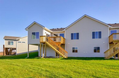 16738 Walnut Meadows Cir, Urbandale, IA 50323 - photo 4