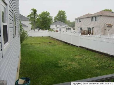 75 Claypit Rd, Staten Island, NY 10309 - photo 4