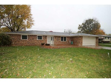 4525 Chapel Dr, Columbus, IN 47203 - photo 2