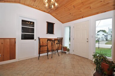 41 Dudley St, Manchester, NH 03103 - photo 3