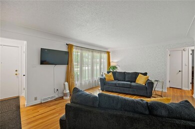 4202 30th St, Des Moines, IA 50310 - photo 4