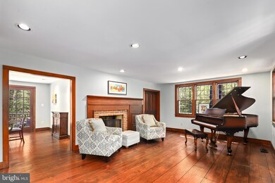 5231 Summit Dr, Fairfax, VA 22030 - photo 3