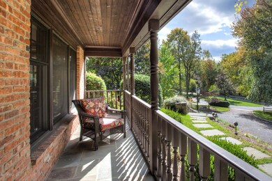 105 Davenport Farm Ln W, Stamford, CT 06903 - photo 3