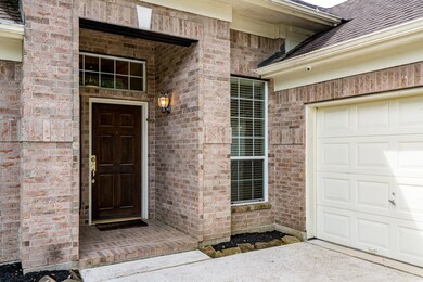 23906 Dorrington Estates Ln, Conroe, TX 77385 - photo 2