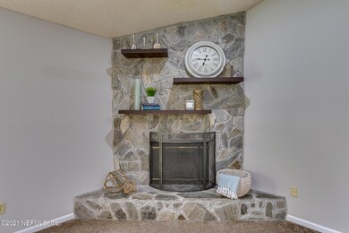 Fireplace (aesthetic only)