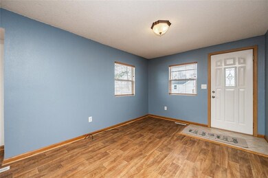 3325 Southland St SW, Cedar Rapids, IA 52404 - photo 6