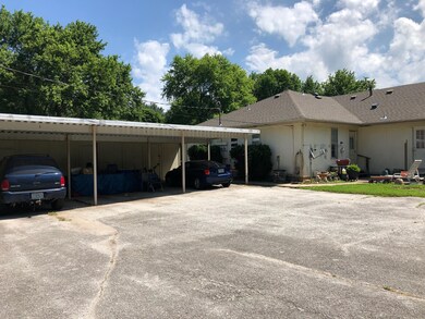 711 Hillcrest Ave