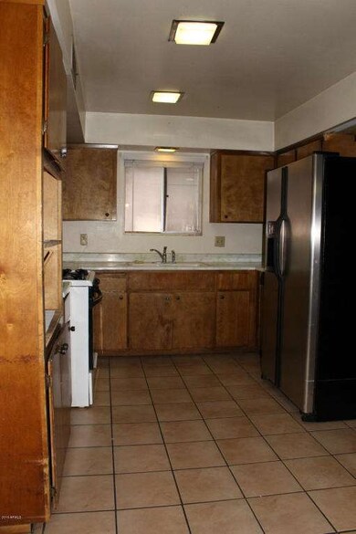 4101 W Hatcher Rd Kitchen