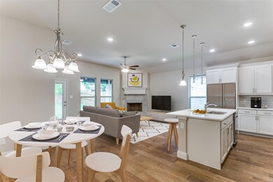 701 Vaquero St, White Settlement, TX 76108 - photo 3