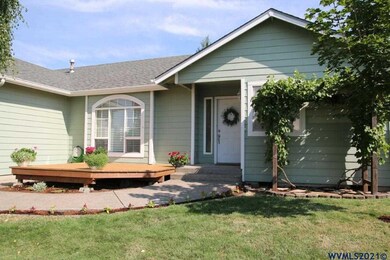 585 Pine Ct, Creswell, OR 97426 - photo 2