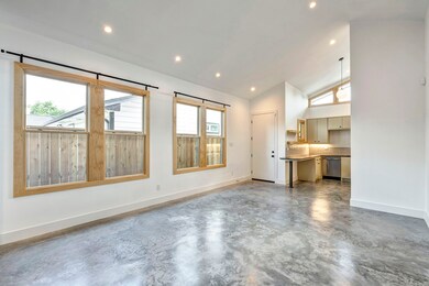 907 Kern St unit B, Houston, TX 77009 - photo 3