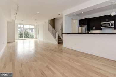 727 Hobart Place NW unit 2, Washington, DC 20001 - photo 3