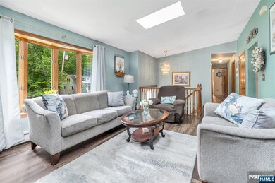 147 Papscoe Rd, Hewitt, NJ 07421 - photo 2