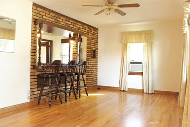 1422 W 36th St, Davenport, IA 52806 - photo 3