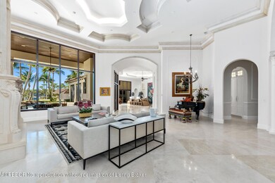 314 W Riverside Dr 24