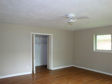 10215 Cliffwood Dr, Houston, TX 77035 - photo 5