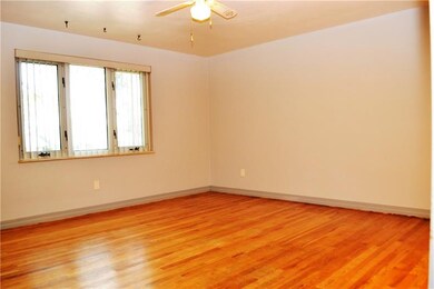 Living Room (13x13) w/Hardwood Floors Through Out,