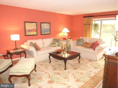 7 Ruxview Ct unit 302, Towson, MD 21204 - photo 2