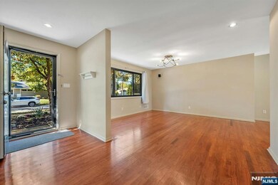 192 Valley Rd, River Edge, NJ 07661 - photo 5