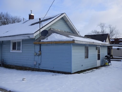 1159 W Mcclurg St, Frankfort, IN 46041 - photo 3