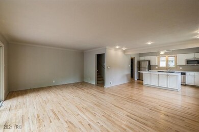 2910 Shadyoak Dr, Des Moines, IA 50310 - photo 2