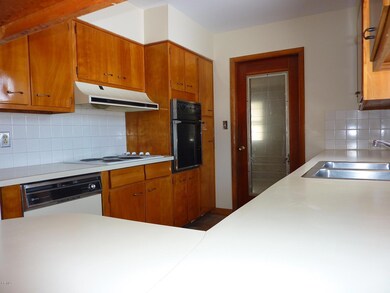 Kitchen w Great Counter Space