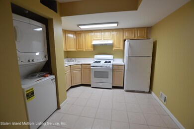 77 Robin Ct unit Side Apt, Staten Island, NY 10309 - photo 3