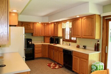 320 S 8th Ave W, Newton, IA 50208 - photo 6