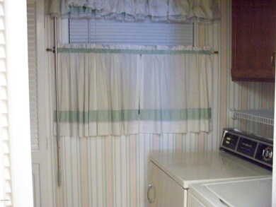 823-Laundry off kitchen