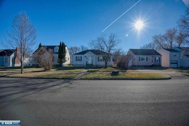 914 Michigan St, Hibbing, MN 55746 - photo 3