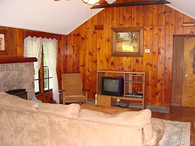 Family Room Cathedral ceilings