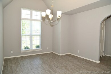 Large front dining room could be study or 2nd livi