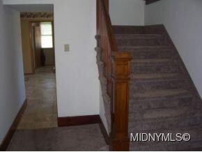 Entry Foyer & Staircase